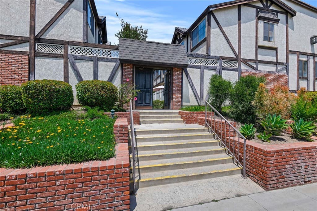 20737 Roscoe Boulevard 703