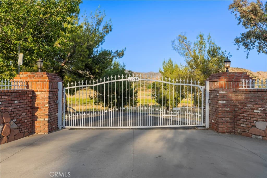 32944 Agua Dulce Canyon