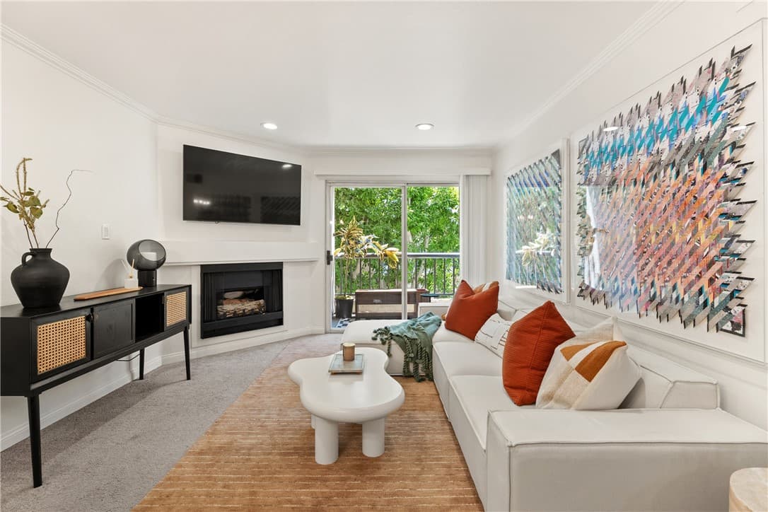 5535 Canoga Avenue 221