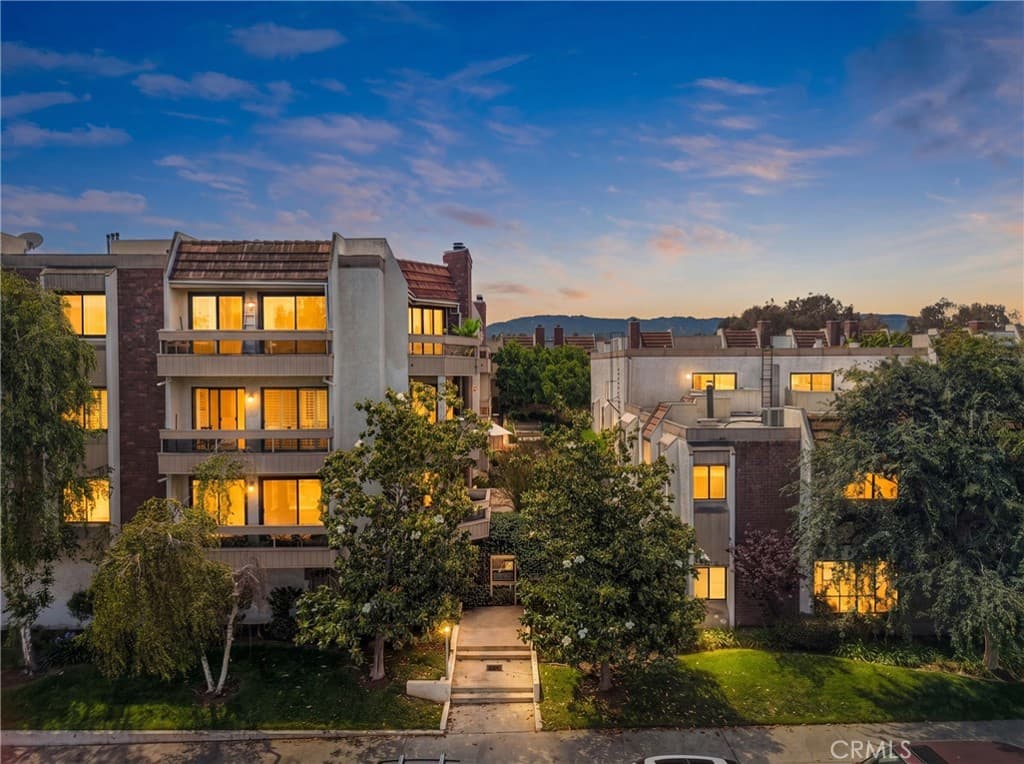 17150 Burbank 23