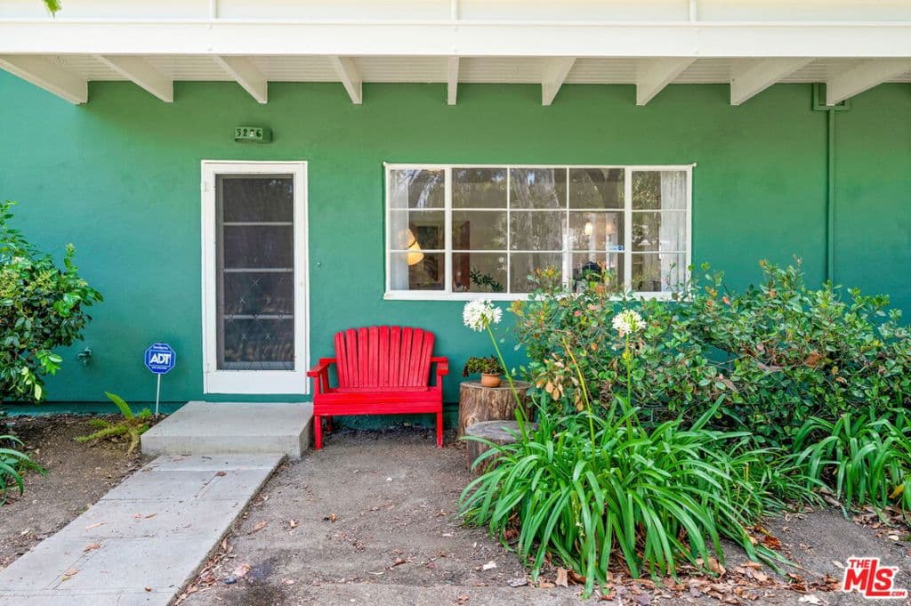 5226 Village Green