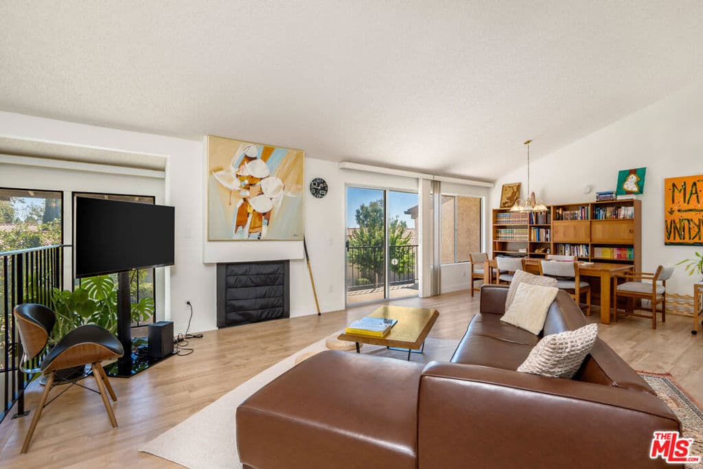 19547 Rinaldi Street 30