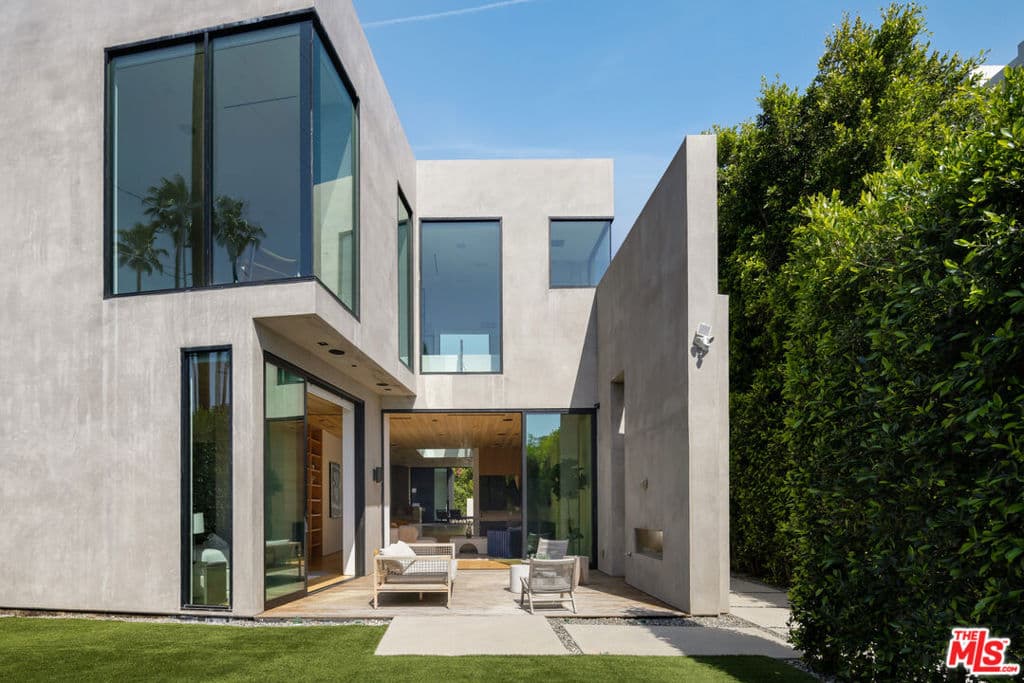 952 N Laurel Avenue