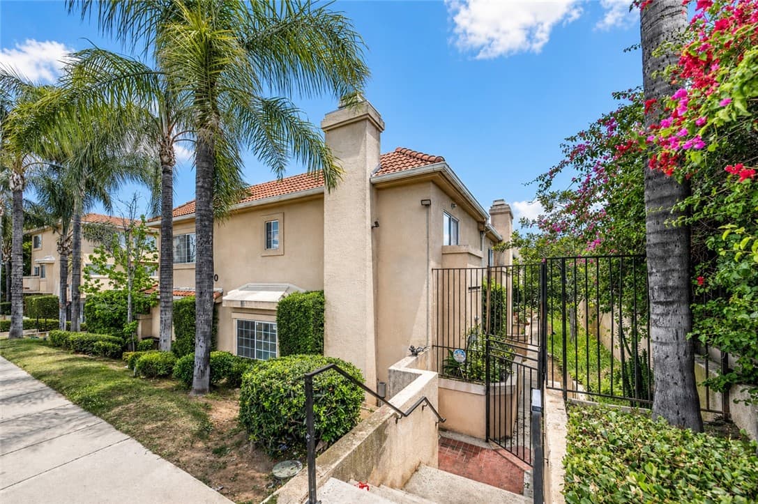 13600 Foothill 17