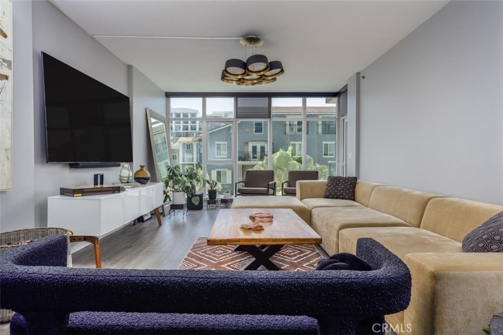411 W Seaside Way 302