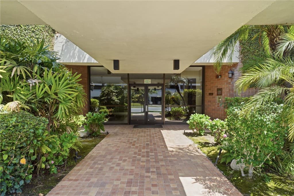 4477 Wilshire