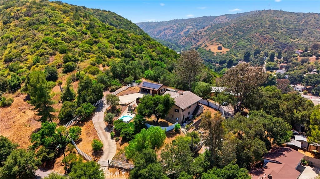 1225 Grand View