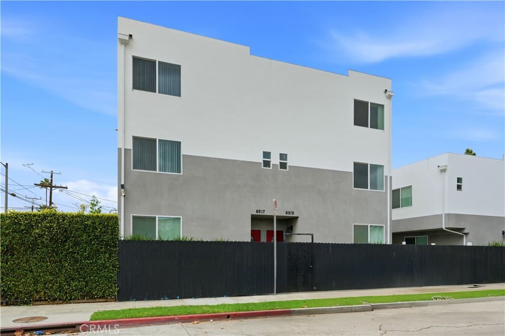 6919 S Menlo