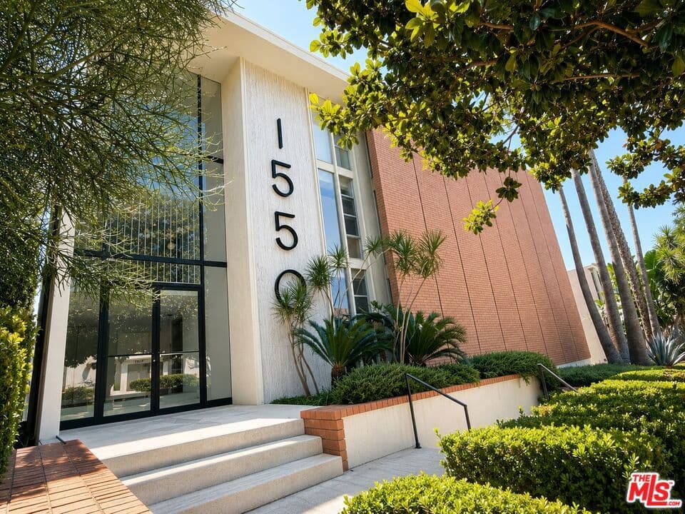 1550 N Laurel Avenue 301