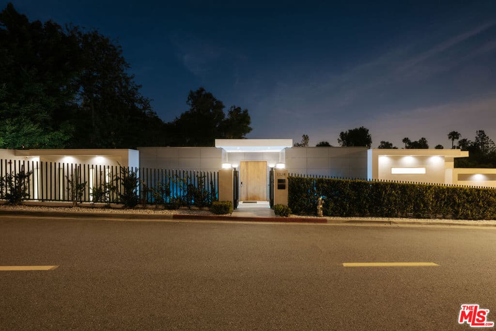 1124 Summit Drive