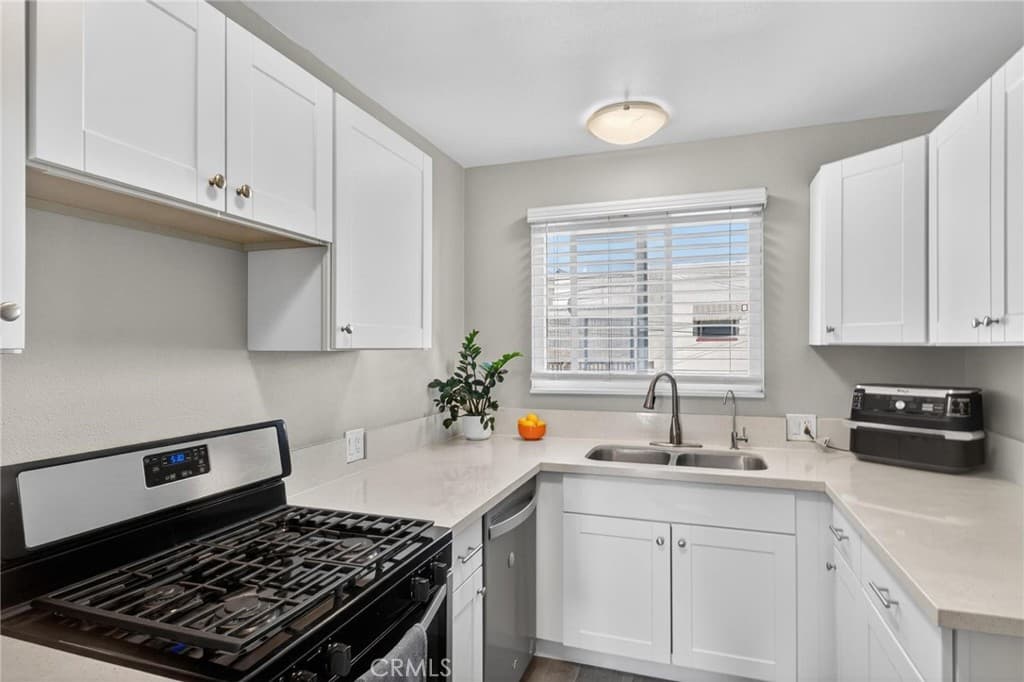 1057 E Appleton 10