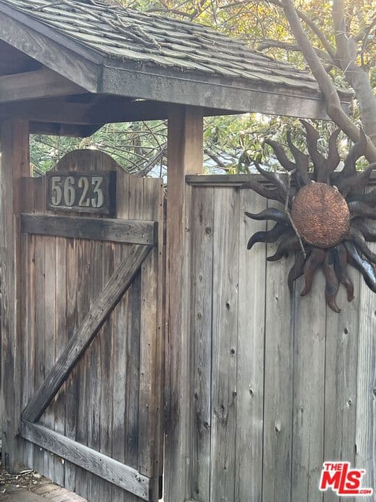 5623 Canyonside Road