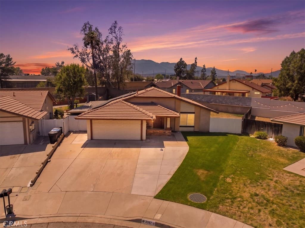 2387 La Salle Avenue