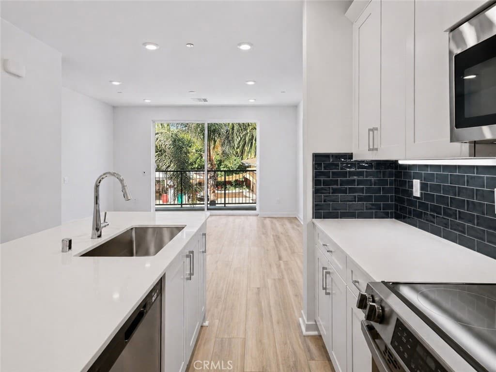 9425 1/2 N Sepulveda Boulevard 4