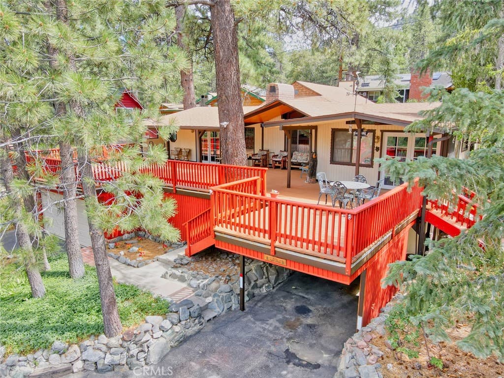 1513 Twin Lakes