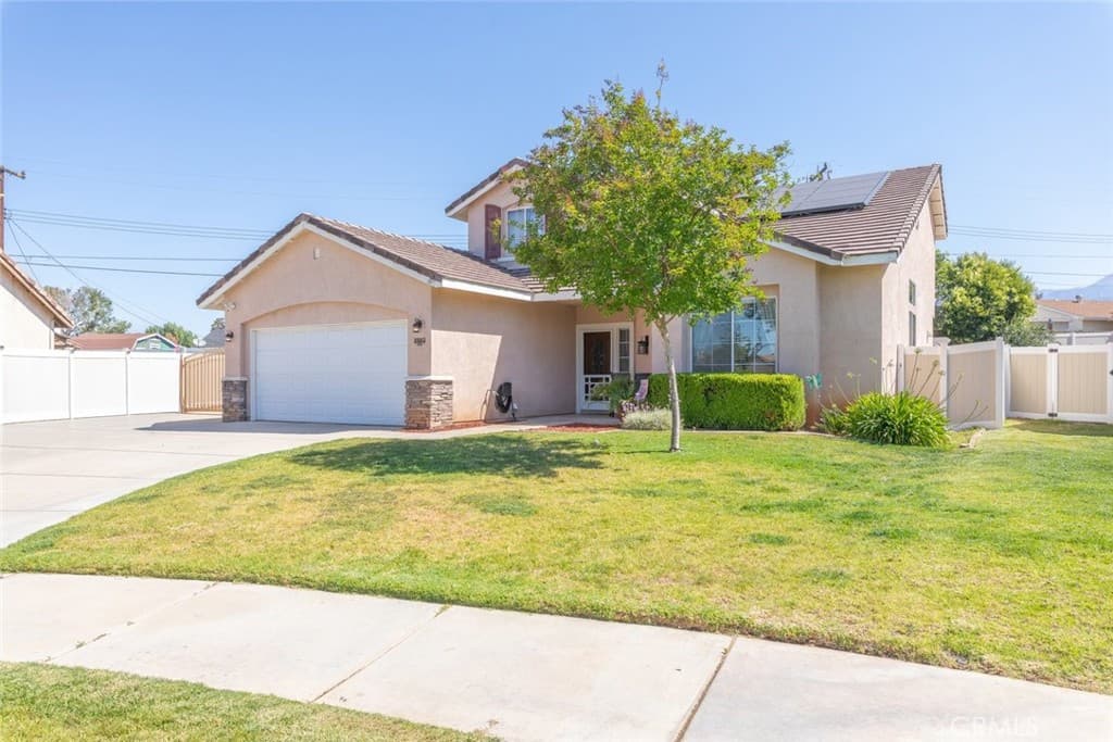 33852 Glenoaks