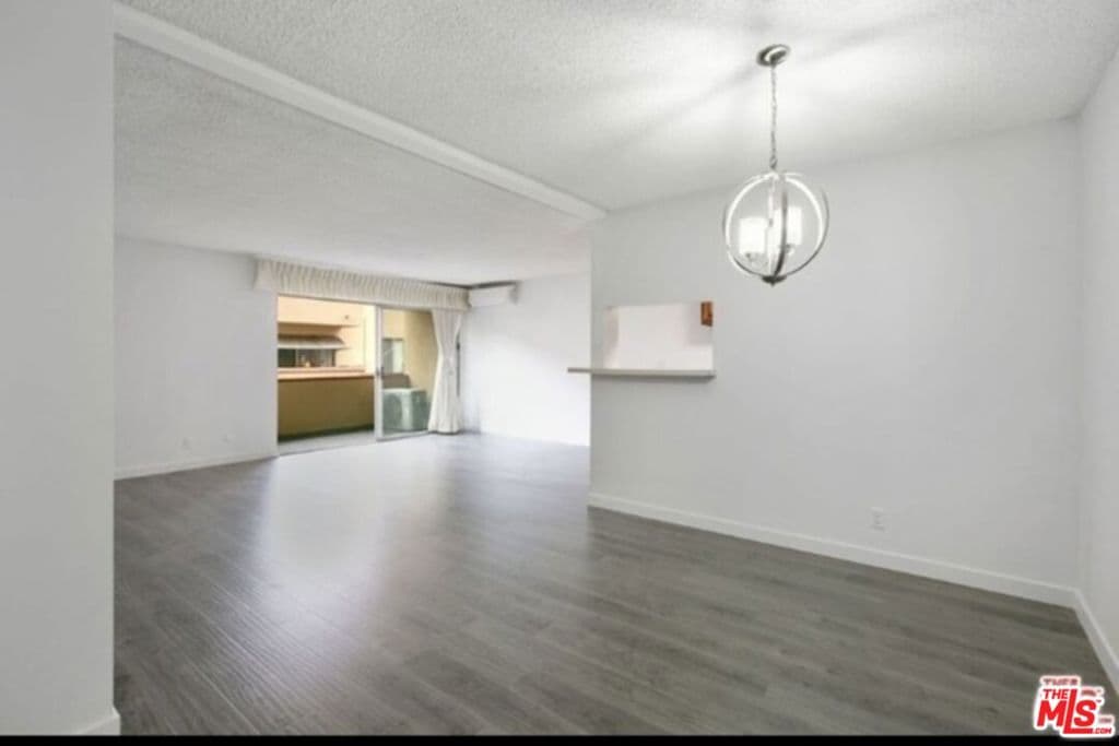 855 Victor Avenue 210