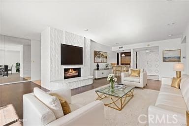 5330 Lindley 209