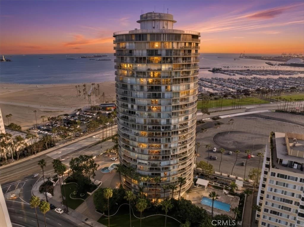 700 E Ocean 601