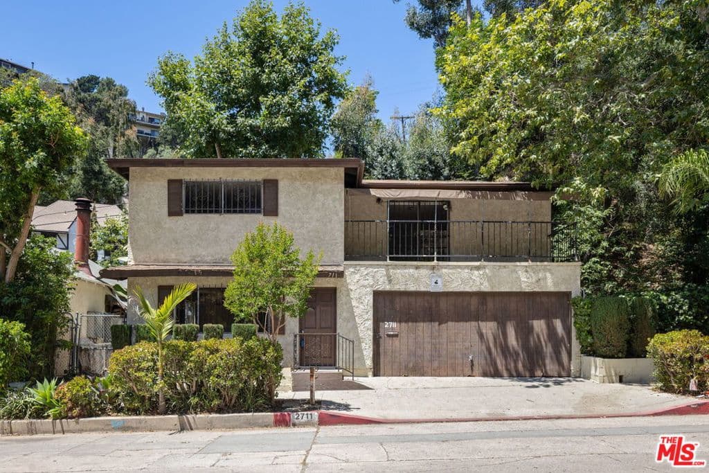 2711 Canyon Drive