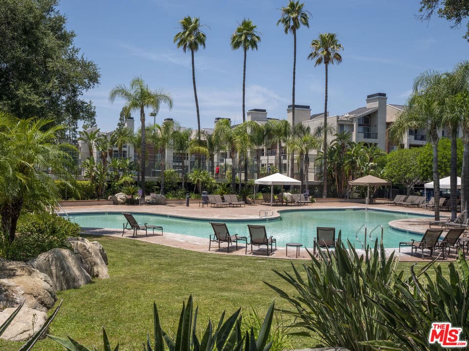 5515 Canoga Avenue 230