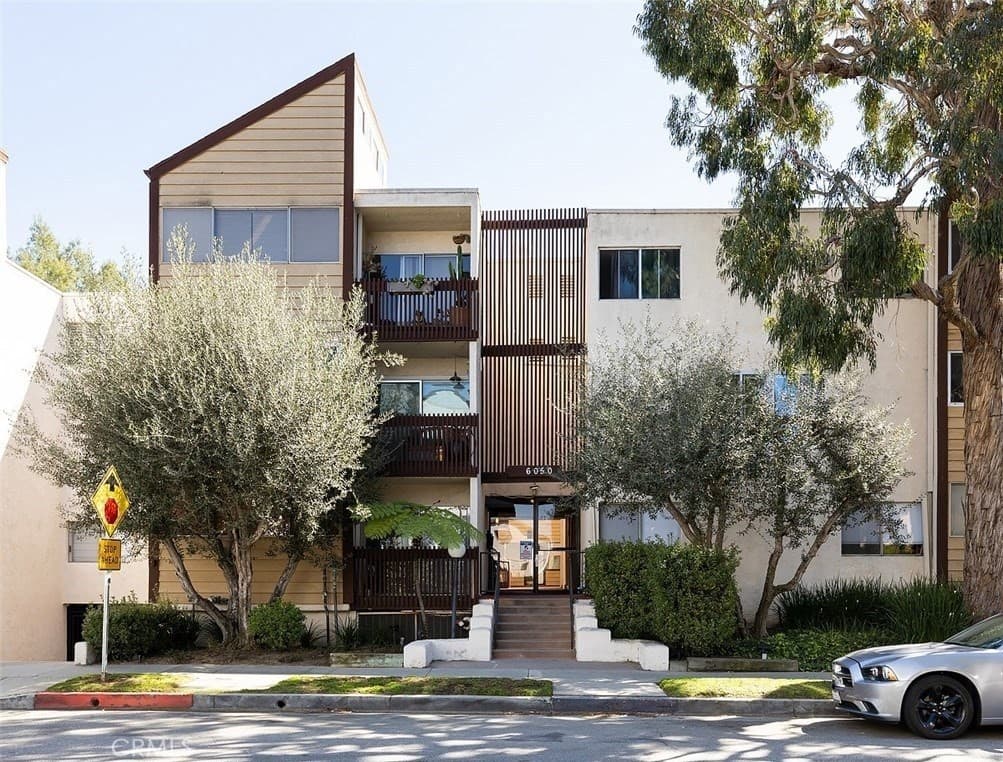 6050 Canterbury Drive F108