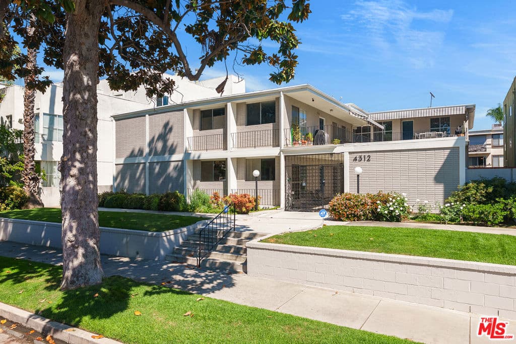 4312 Babcock Avenue 3