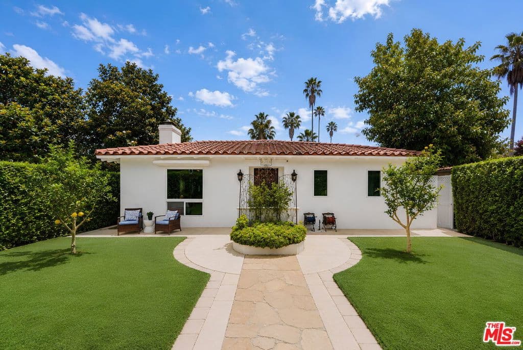 256 N Doheny Drive