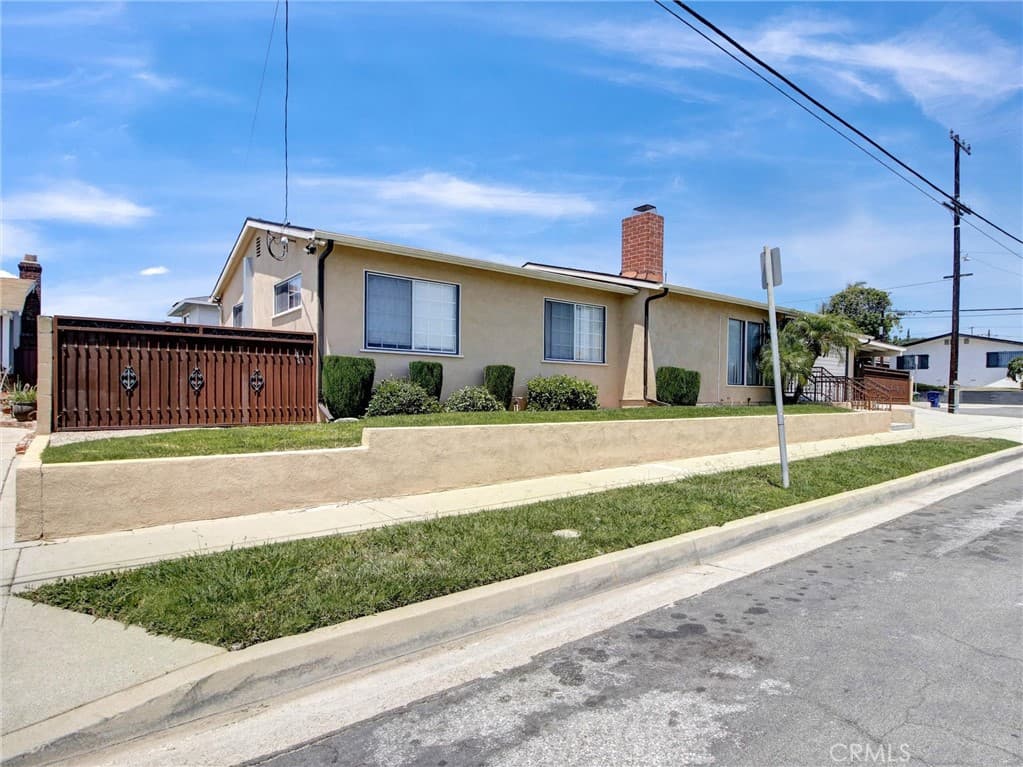 12205 S Halldale