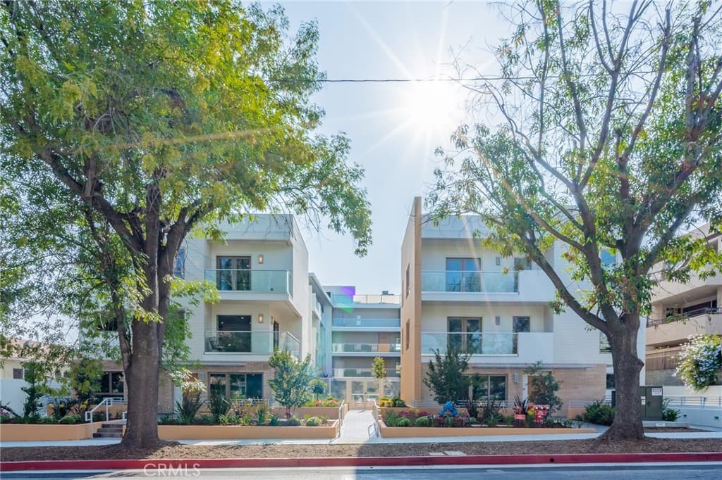 137 S Wilson Avenue 107