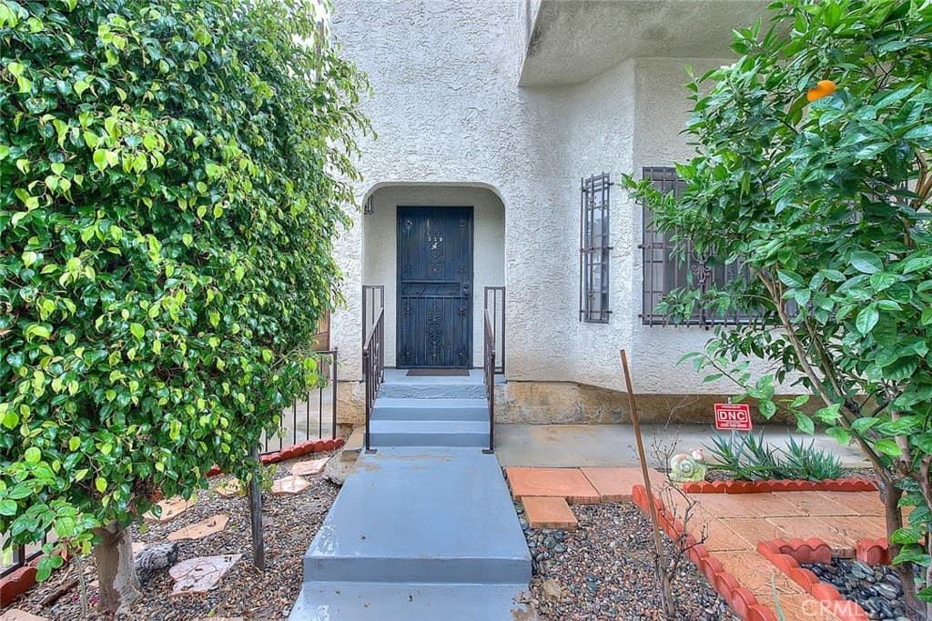 319 N Lincoln APT A
