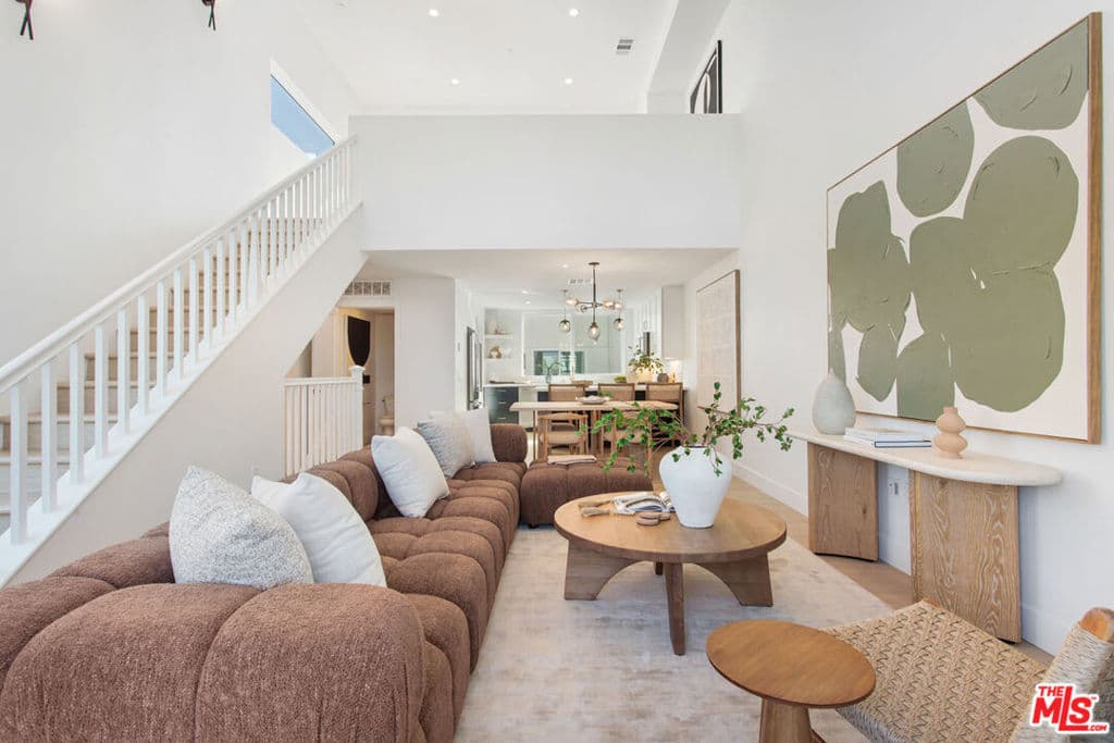 11222 W Victory Boulevard 2