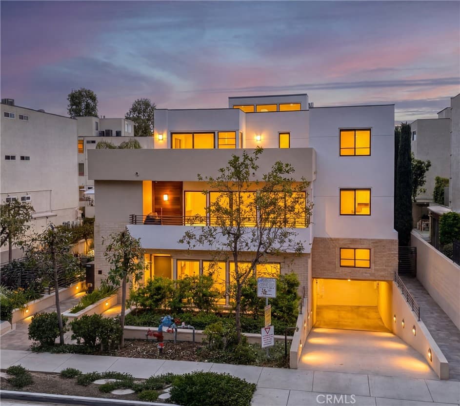 2428 E Del Mar Boulevard 206