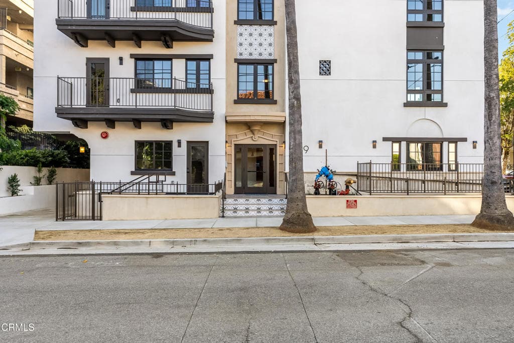 139 S Oak Knoll Avenue 102