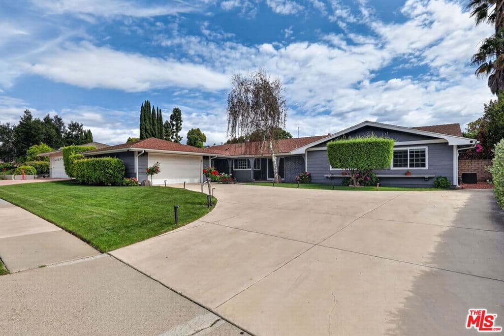 212 E Avenida De Los Arboles