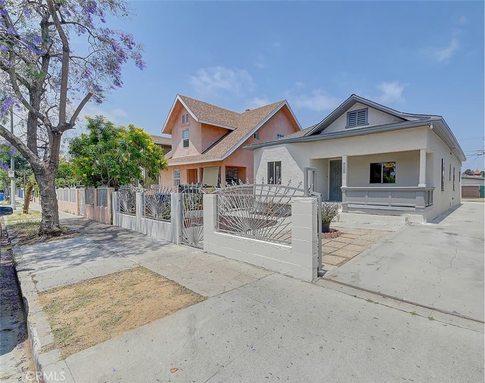 811 E 42nd