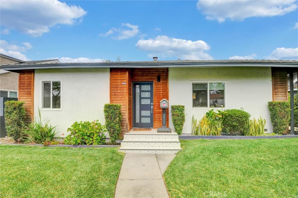 929 N Sunset