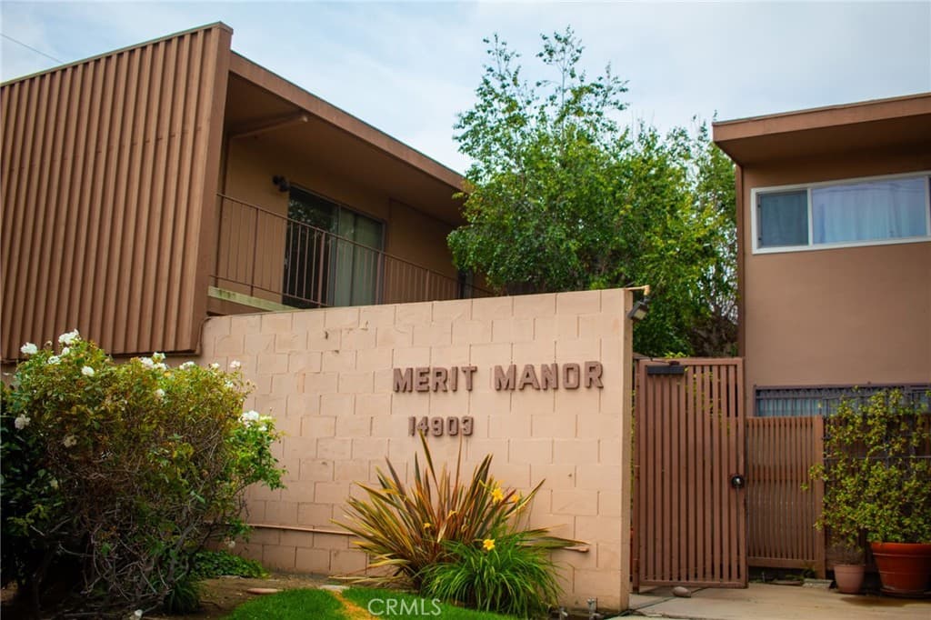 14903 unit#104 S Normandie Ave