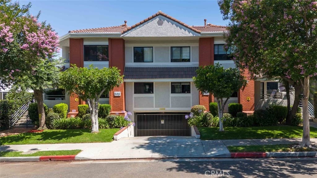 301 W Loraine Street 5