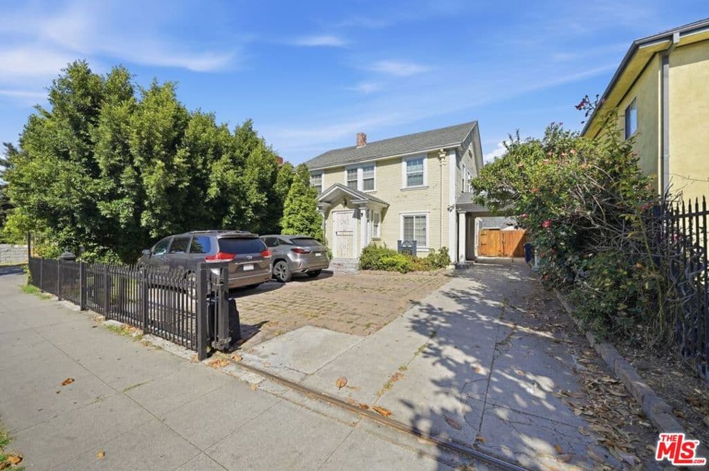 1220 Crenshaw Boulevard