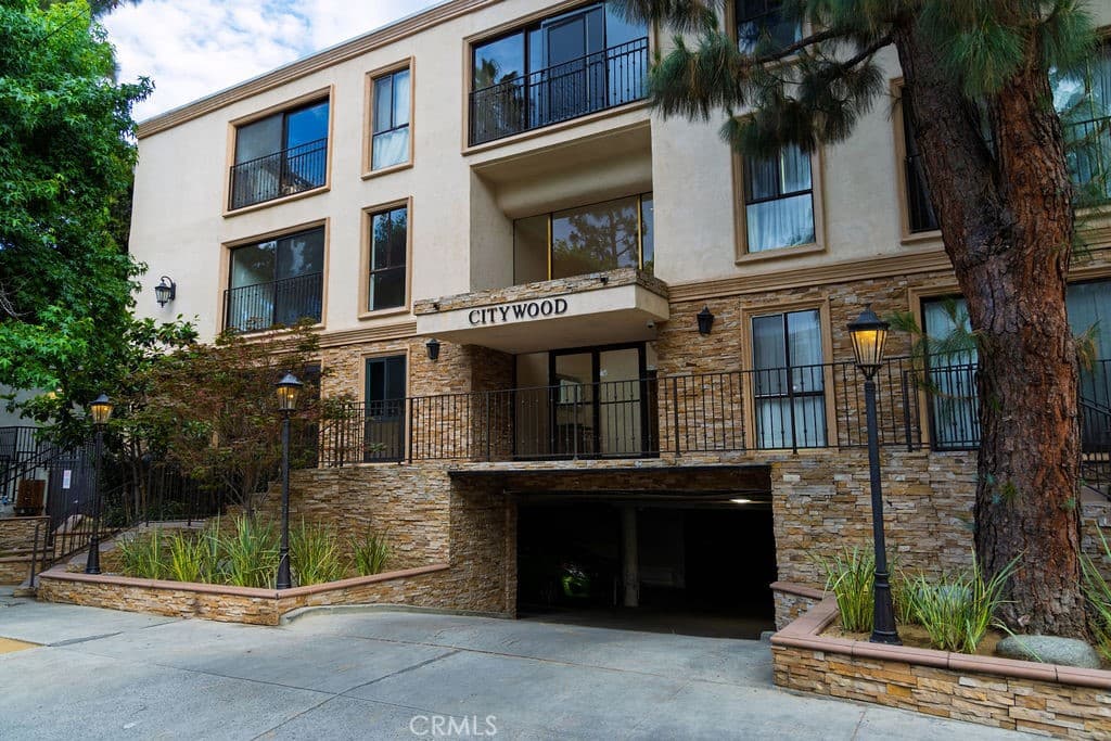 15344 Weddington Street 104