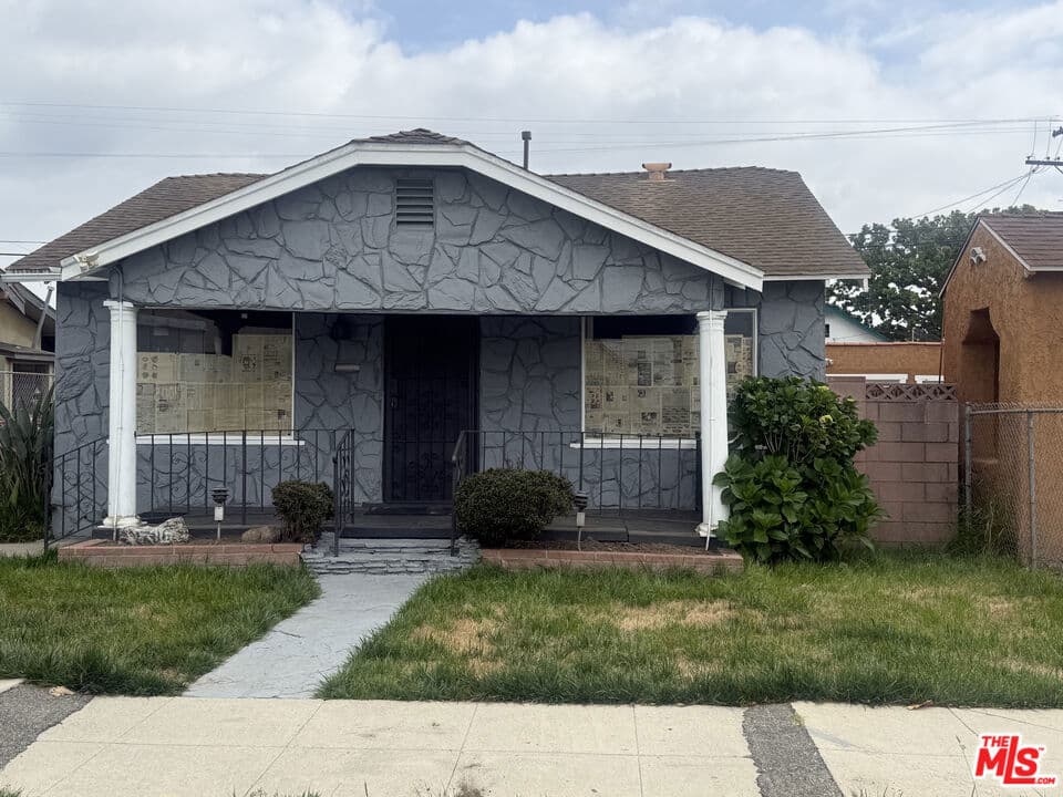 1706 W 65th Place