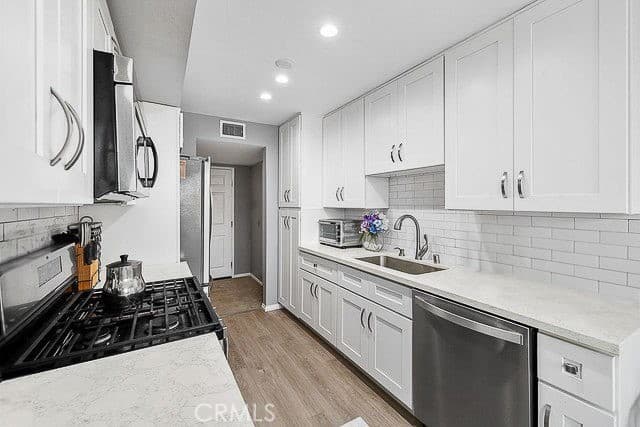 4501 Cedros Avenue 239