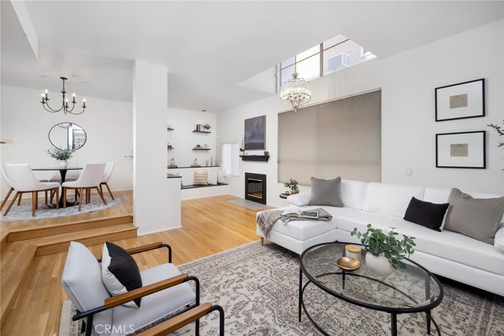 520 S Barrington Avenue 116