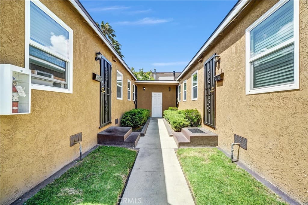 1065 E 19th