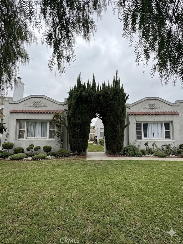 1646 W 52nd