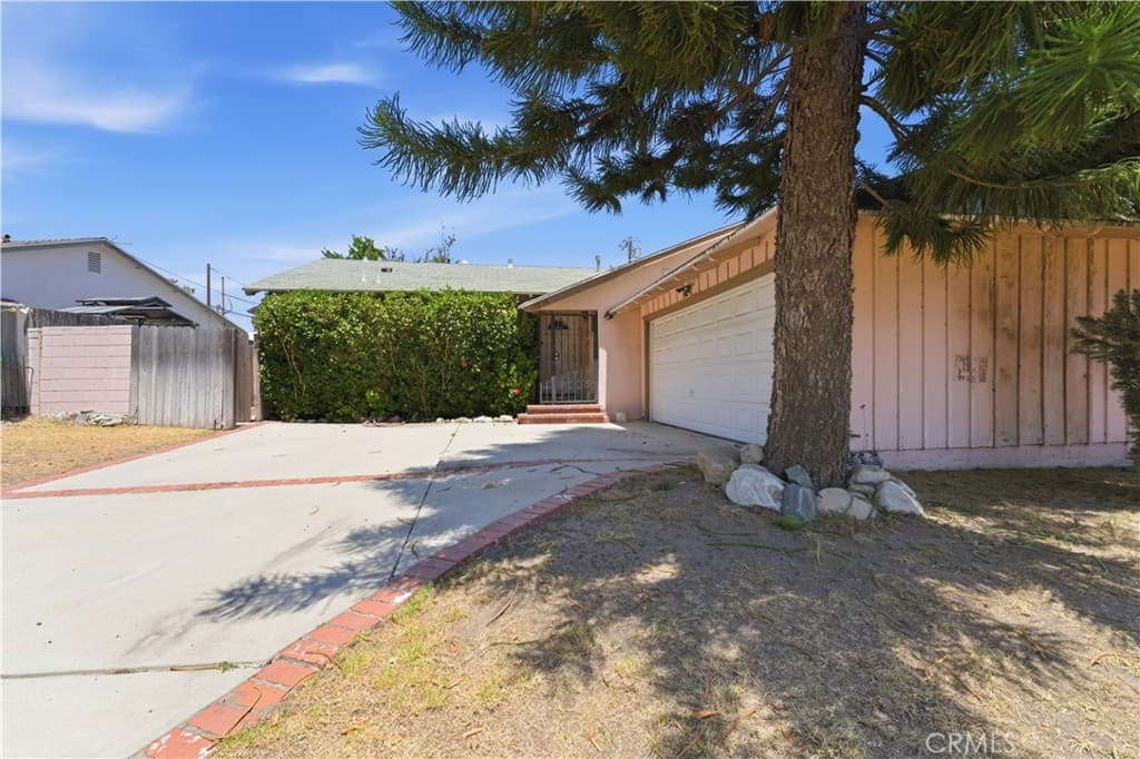 13235 Schoenborn Street