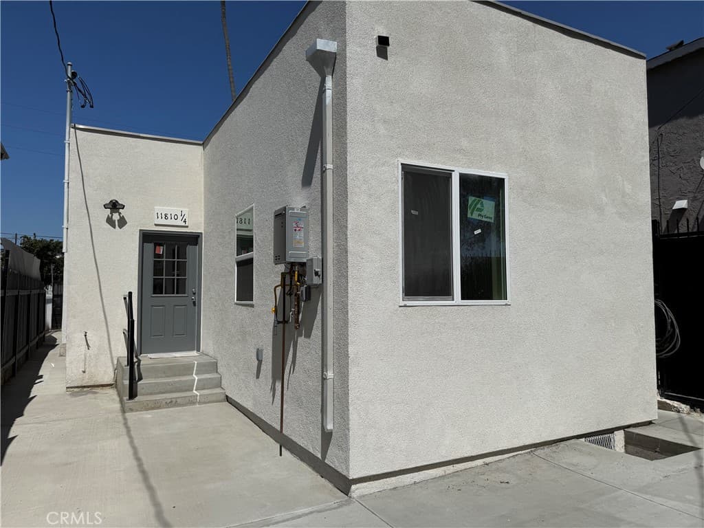 11810 S Figueroa S