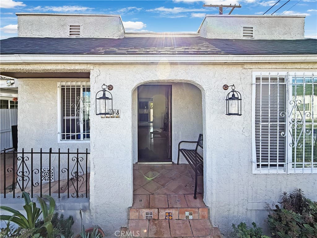3008 W 30th