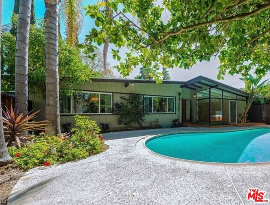 8090 Mulholland Drive